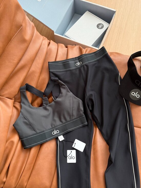 ALO Yoga Pants - ALO Yoga Outfit Set - Long Pants - Comfortable